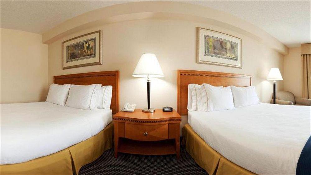 Holiday Inn Express Richmond-Brandermill-Hull Street By Ihg Eksteriør billede