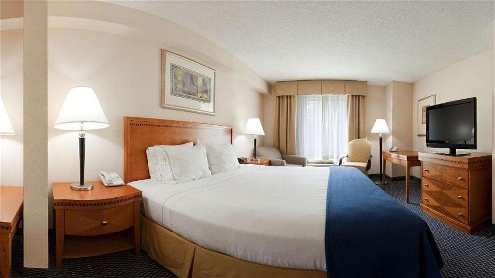 Holiday Inn Express Richmond-Brandermill-Hull Street By Ihg Eksteriør billede