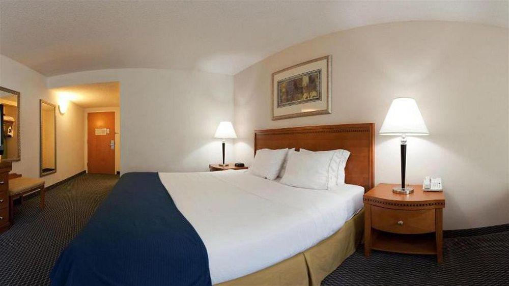 Holiday Inn Express Richmond-Brandermill-Hull Street By Ihg Eksteriør billede